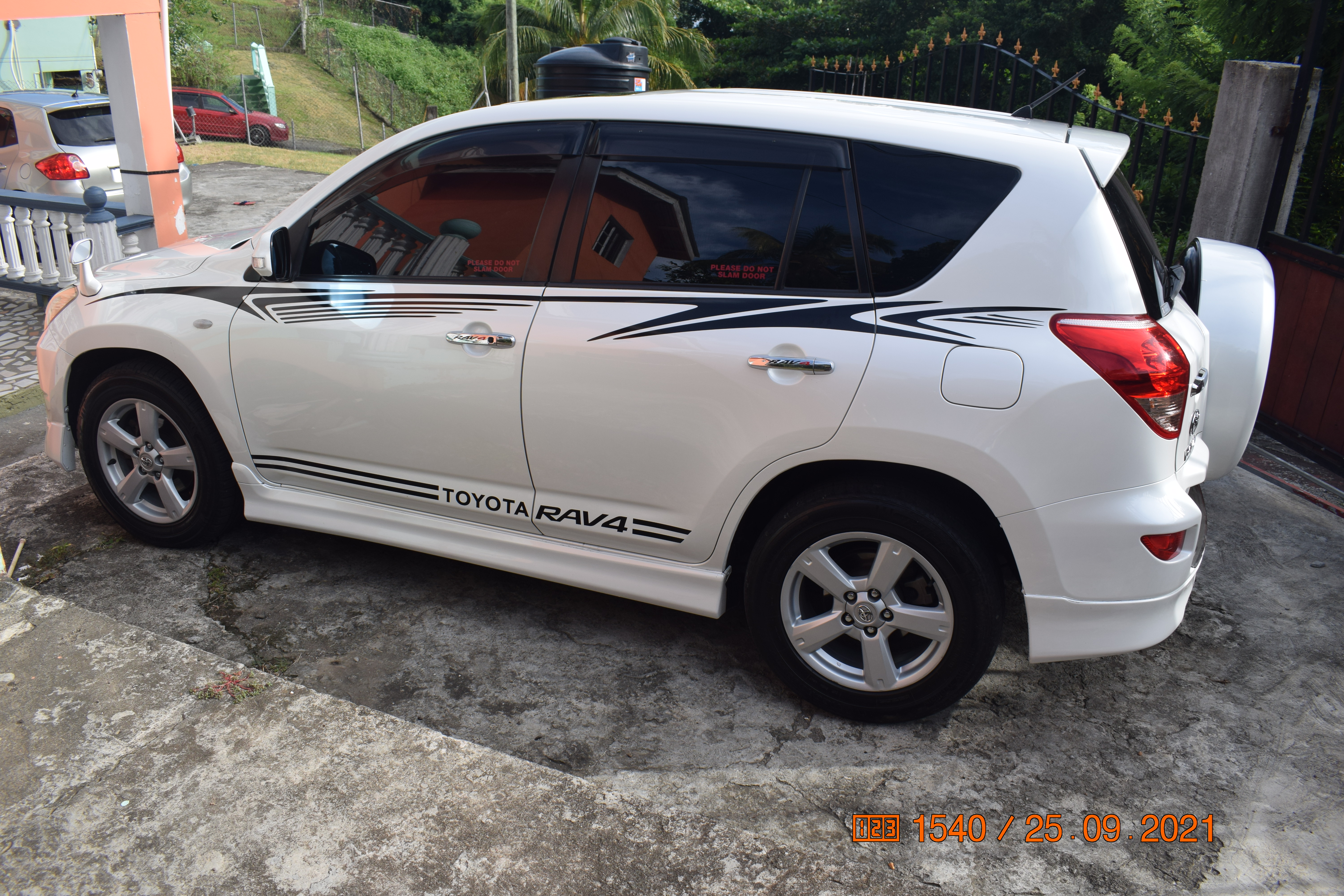 Toyota Rav4 4WD 5 seater - RE45