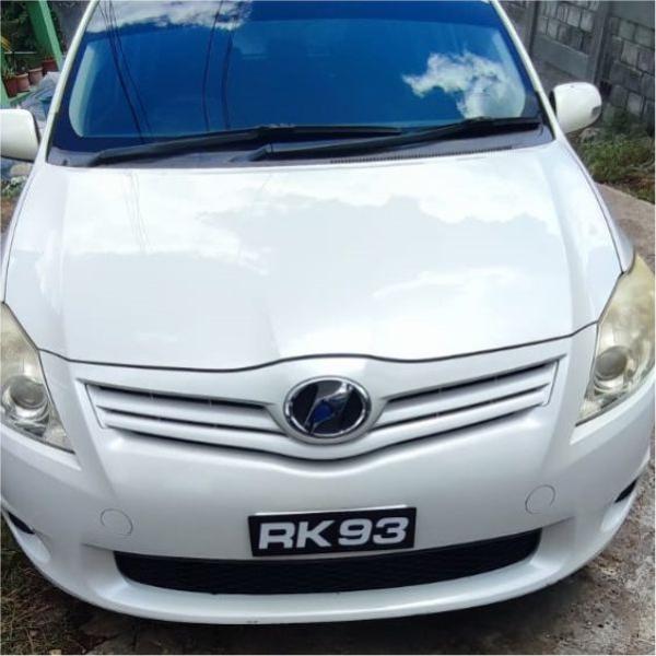 Toyota Auris 5 seater - RK93